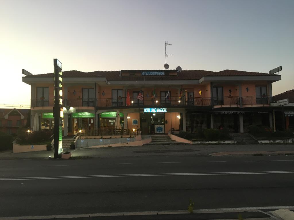 Hotel Lago Maggiore คาสเตลเลตโต โซปรา ติชิโน ภายนอก รูปภาพ