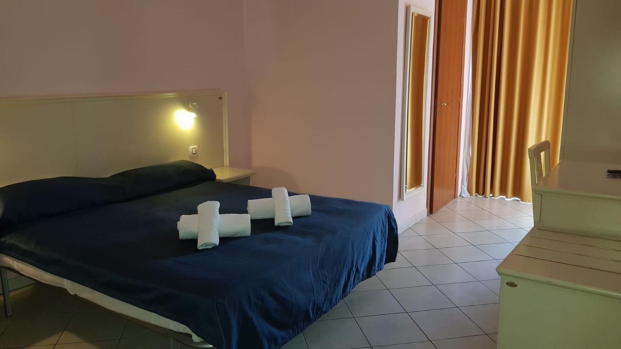 Hotel Lago Maggiore คาสเตลเลตโต โซปรา ติชิโน ภายนอก รูปภาพ