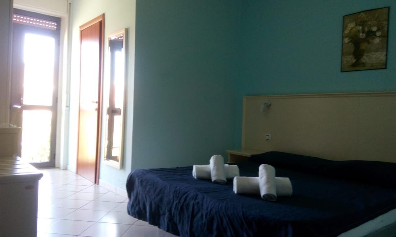 Hotel Lago Maggiore คาสเตลเลตโต โซปรา ติชิโน ภายนอก รูปภาพ